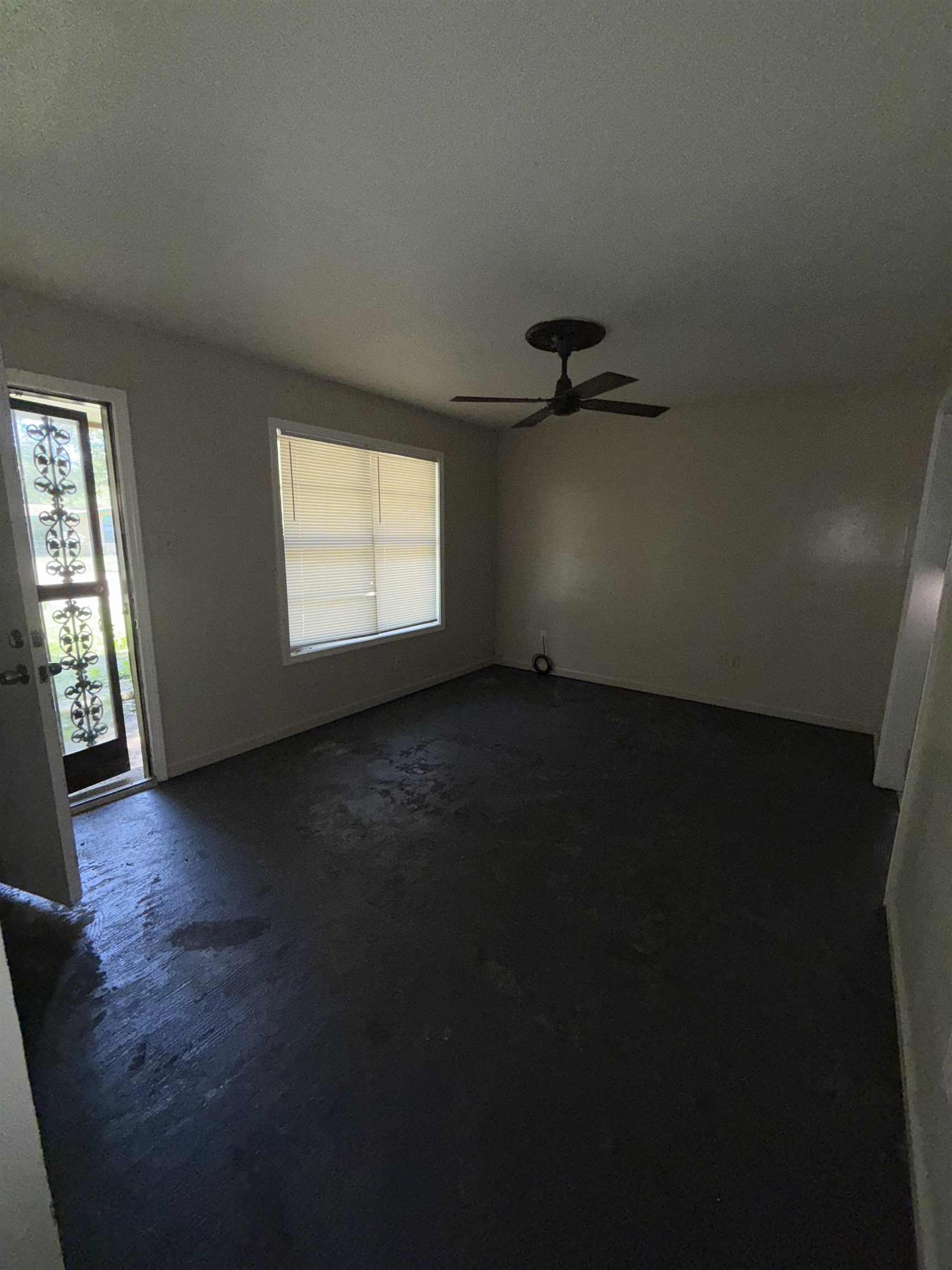 820 Archie Drive Memphis, TN 38127 - Photo 11 of 11 a view of a livingroom with a window