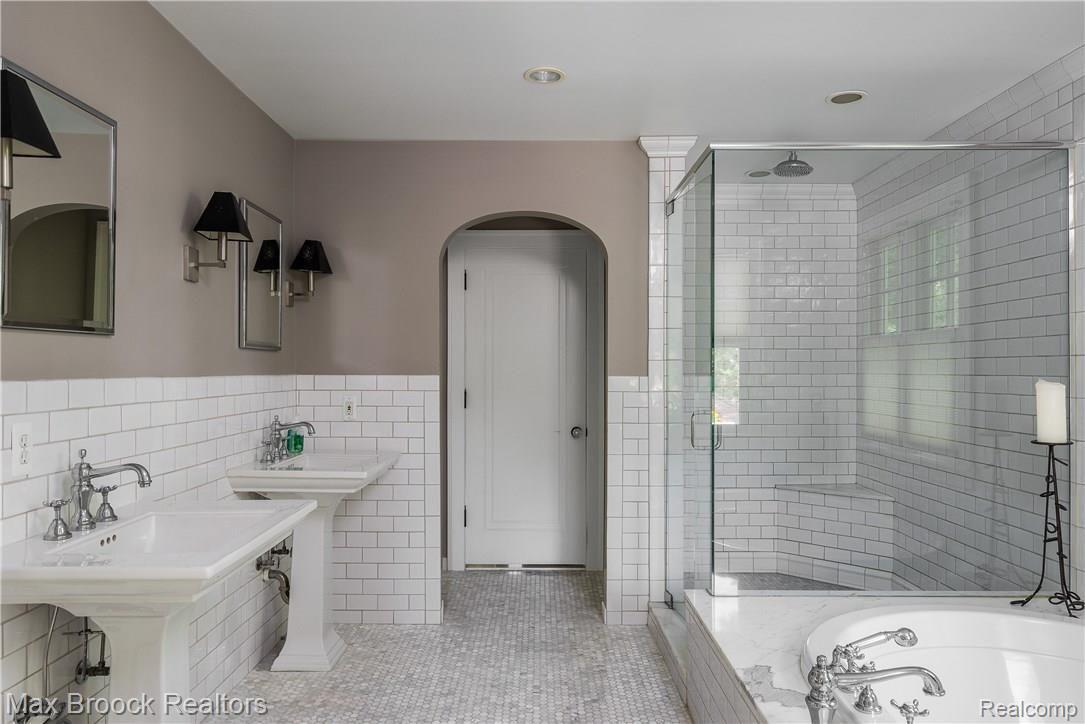 38 Ridge Road Pleasant Ridge, MI 48069 - Photo 22 of 43 Master Bathroom
