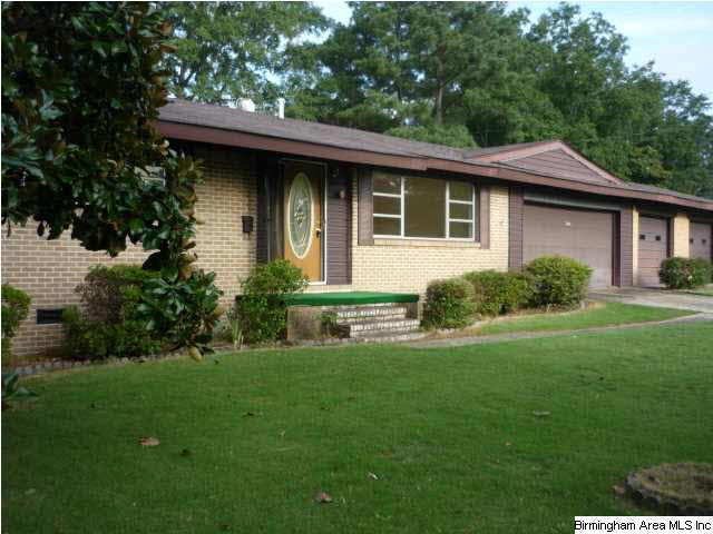 200 Edgewood Street Clanton, AL 35045 - Photo 1 of 8