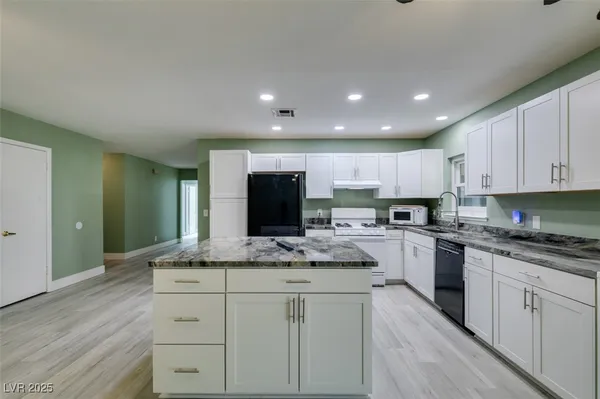 $2,012 | 605 Mosswood Drive, Henderson, NV 89002