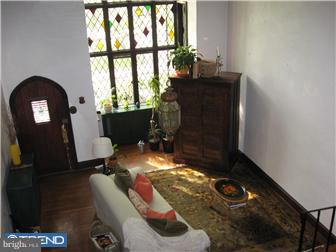 239 Richfield Road Upper Darby, PA 19082 - Photo 3 of 12 Living Room