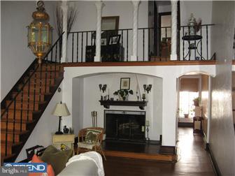 239 Richfield Road Upper Darby, PA 19082 - Photo 4 of 12 Living Room