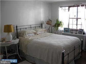 239 Richfield Road Upper Darby, PA 19082 - Photo 10 of 12 Bedroom - Main