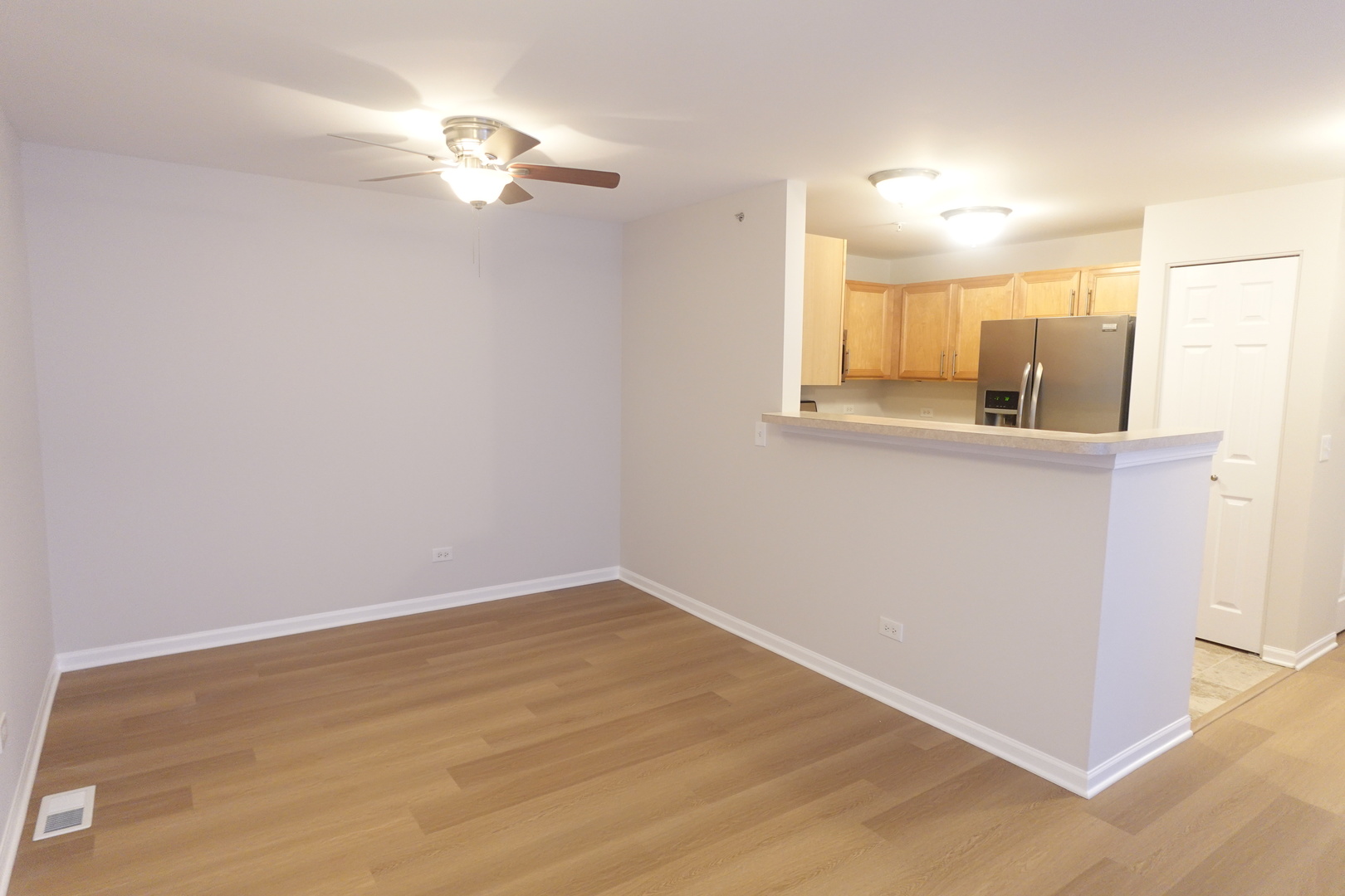 650 Mill Circle, Unit 205 Wheeling, IL 60090 - Photo 6 of 33