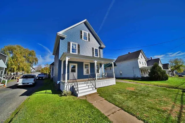 $199,900 | 19 Smyrna Street, Houlton, ME 04730