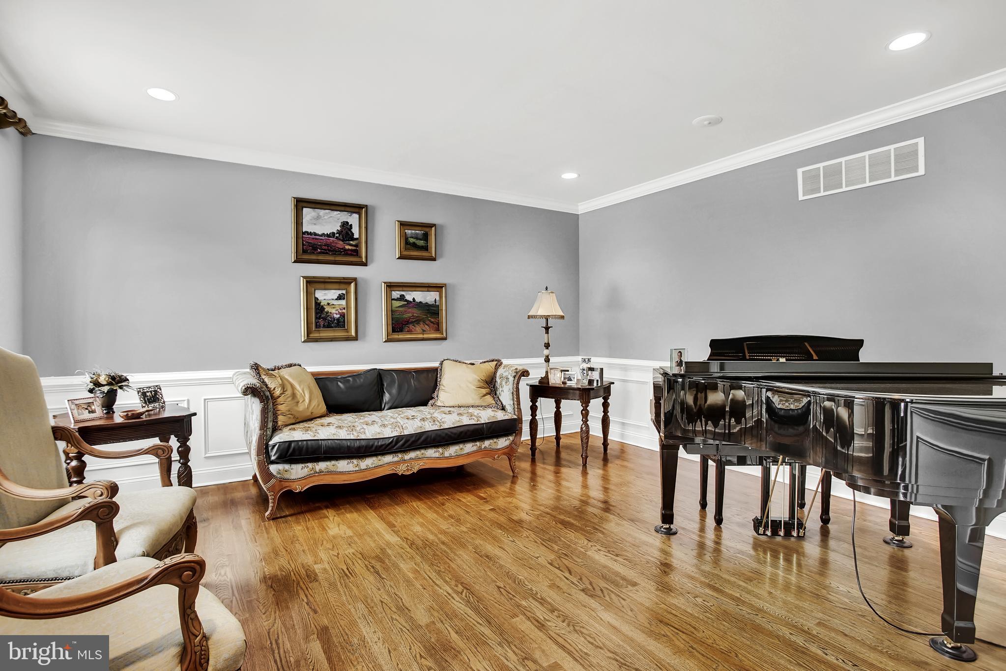 683 Spring Valley Road Doylestown, PA 18901 - Photo 4 of 48