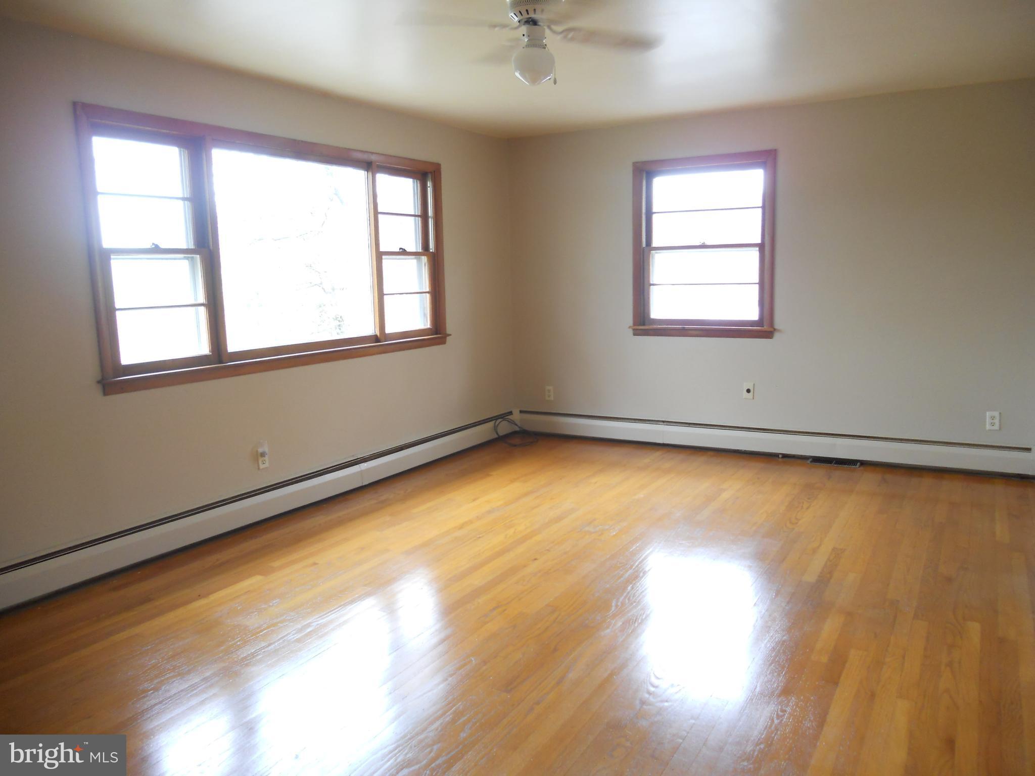 4301 Old Hanover Road Westminster, MD 21158 - Photo 3 of 18 Nice Hardwood Floors