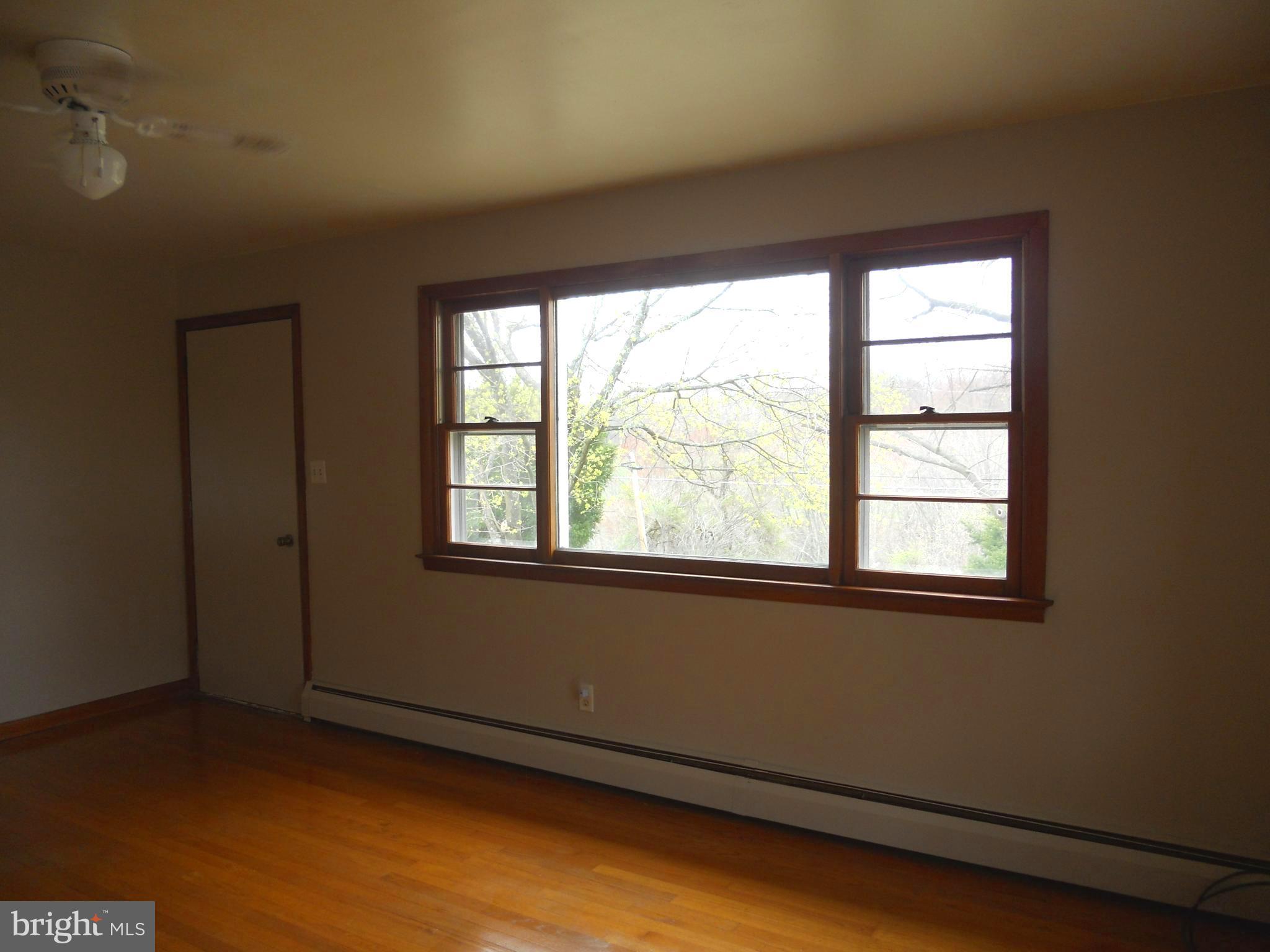 4301 Old Hanover Road Westminster, MD 21158 - Photo 4 of 18 Spacious living room