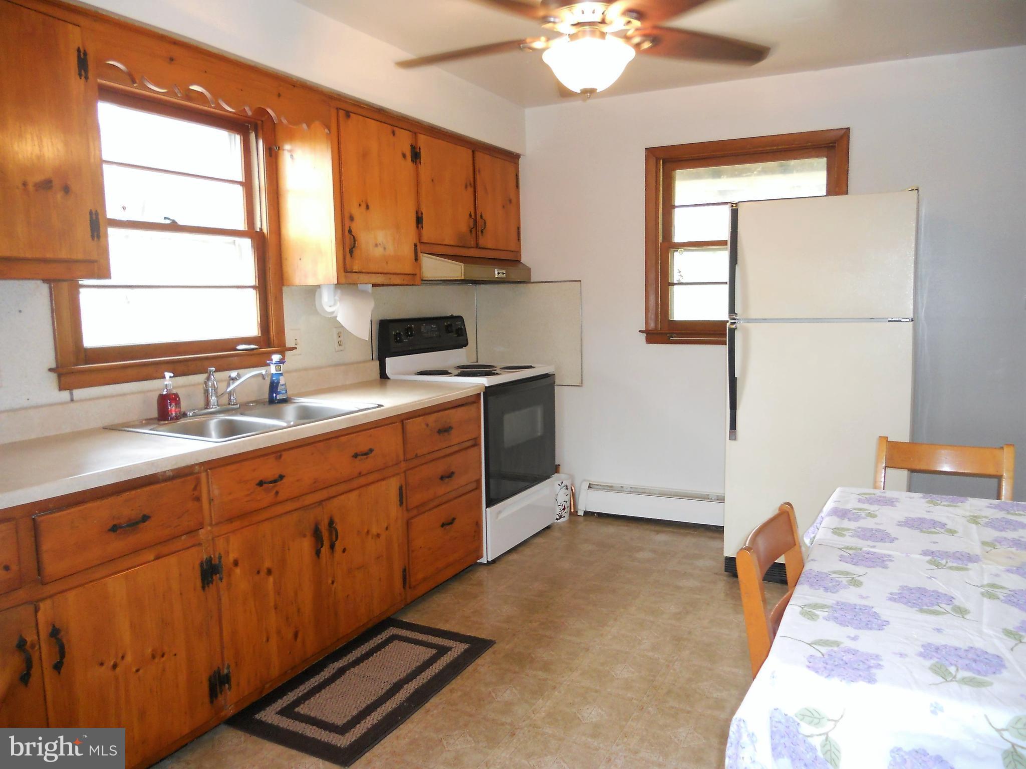 4301 Old Hanover Road Westminster, MD 21158 - Photo 5 of 18 Eat in Kitchen