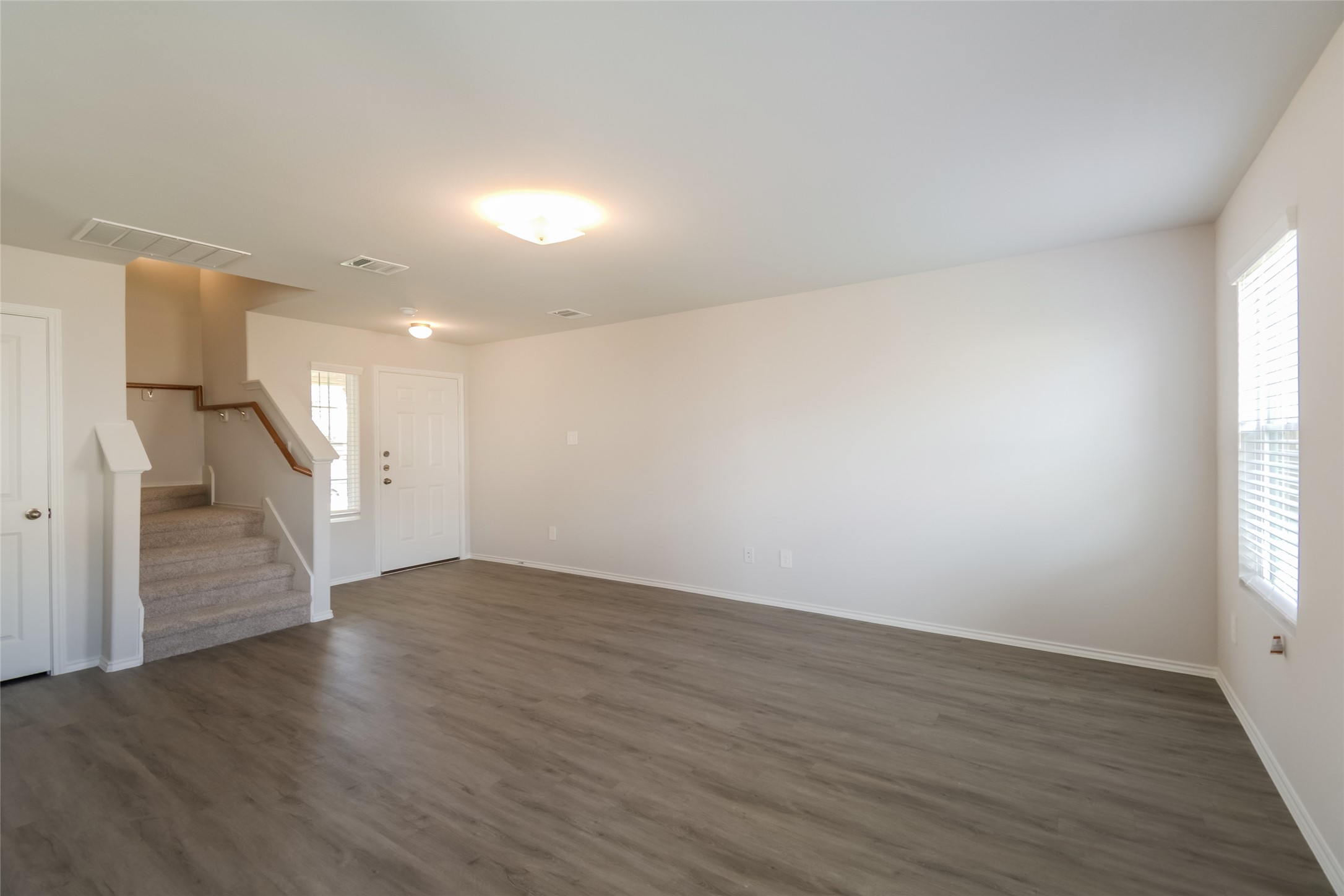 5014 Giant Sequoia Way Spring, TX 77373 - Photo 9 of 19 Photos may be representative of the floor plan and not the exact home. Finishes, layout, and features of the actual property for lease may vary.