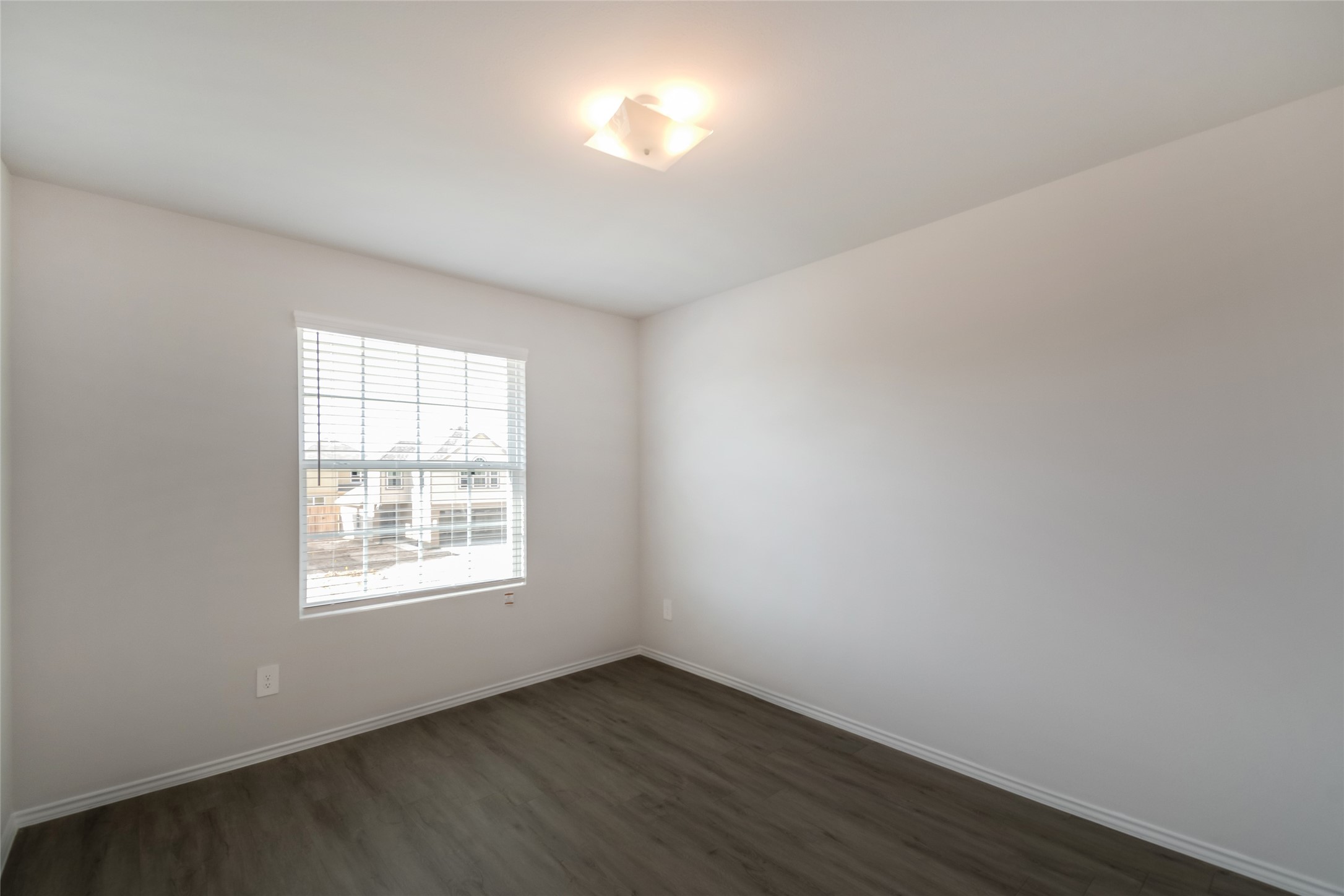 5014 Giant Sequoia Way Spring, TX 77373 - Photo 10 of 19 Photos may be representative of the floor plan and not the exact home. Finishes, layout, and features of the actual property for lease may vary.