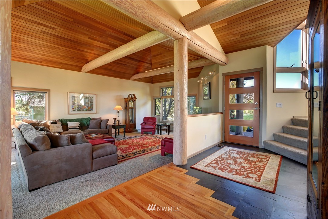 25 Black Road Omak, WA 98841 - Photo 2 of 38 a living room with furniture and wooden floor