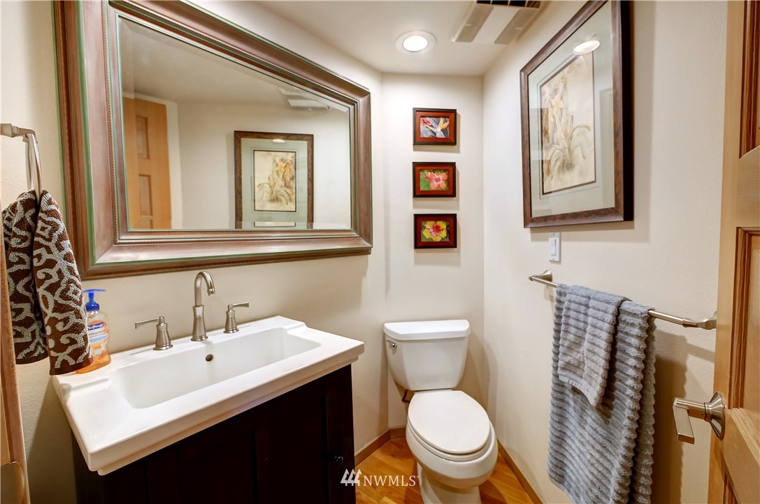 25 Black Road Omak, WA 98841 - Photo 19 of 38 a bathroom with a toilet a sink and mirror