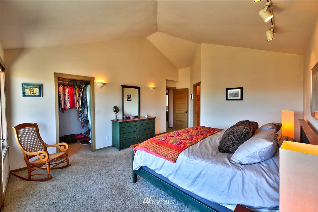 25 Black Road Omak, WA 98841 - Photo 20 of 38 a bedroom with a bed and a chair