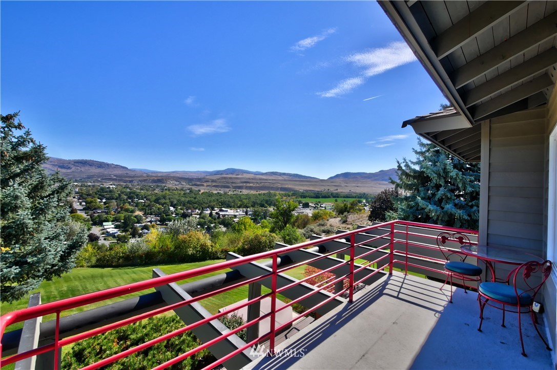 25 Black Road Omak, WA 98841 - Photo 36 of 38 a view of balcony with two chairs