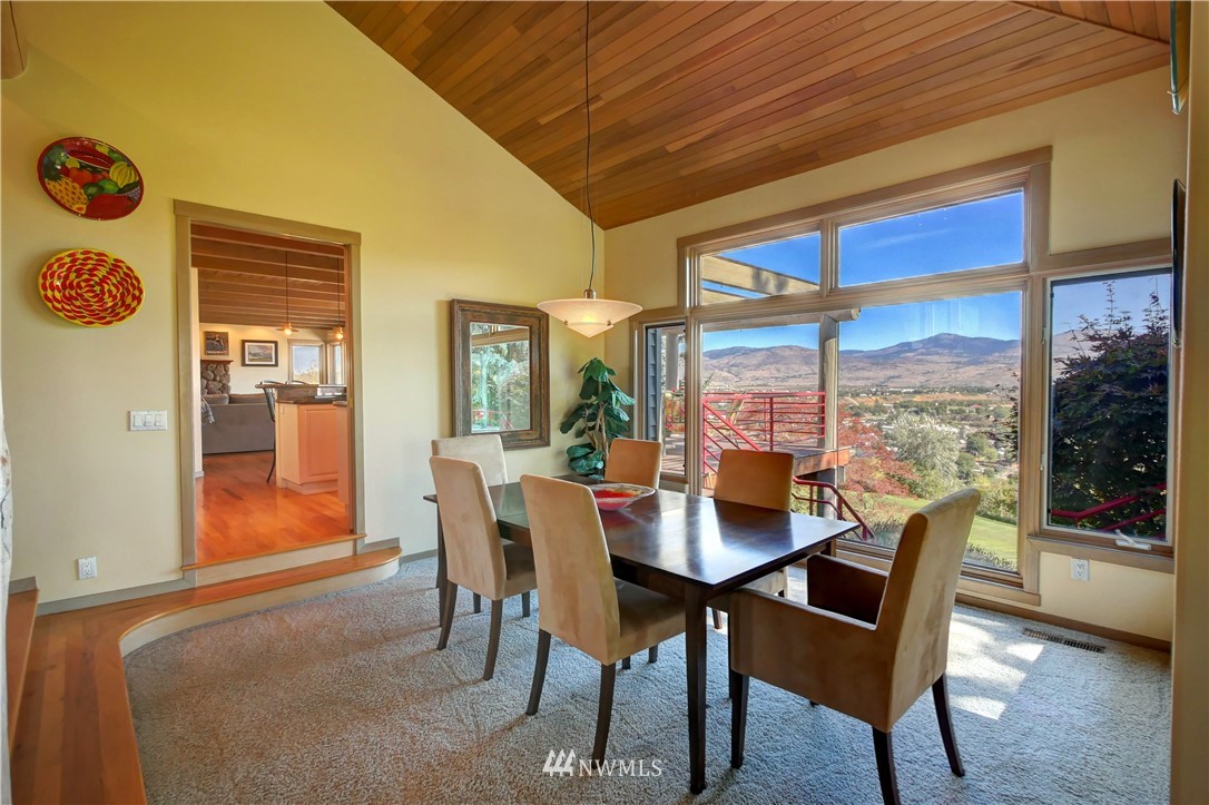 25 Black Road Omak, WA 98841 - Photo 10 of 38 a dining room with furniture and a floor to ceiling window