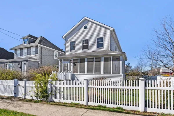 $1,115,000 | 314 Hunter Street, Mamaroneck, NY 10543