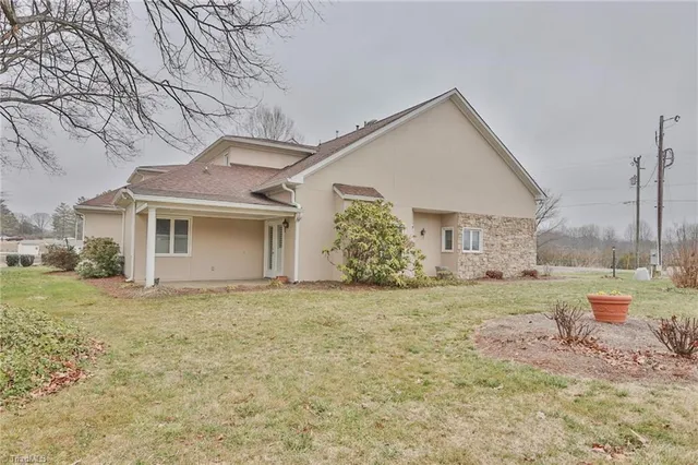 $279,900 | 2425 Country Club Road, Yadkinville, NC 27055