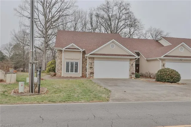 $279,900 | 2425 Country Club Road, Yadkinville, NC 27055