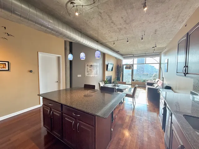 $2,950 | 125 East 13th Street, Unit 909, Chicago, IL 60605