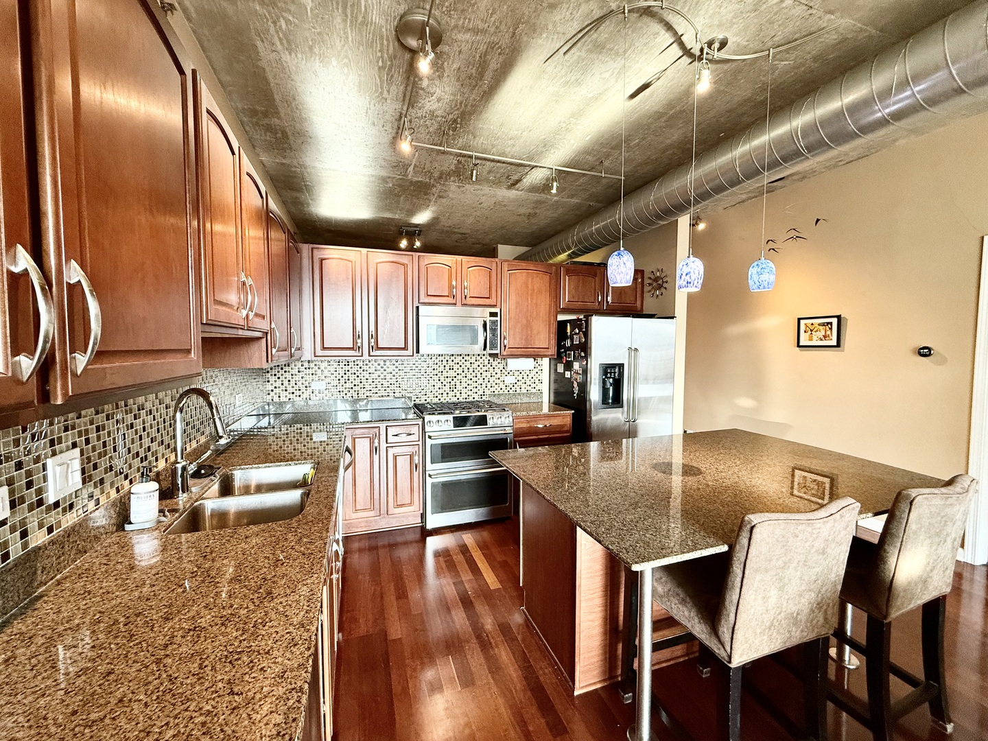 125 East 13th Street, Unit 909 Chicago, IL 60605 - Photo 5 of 28