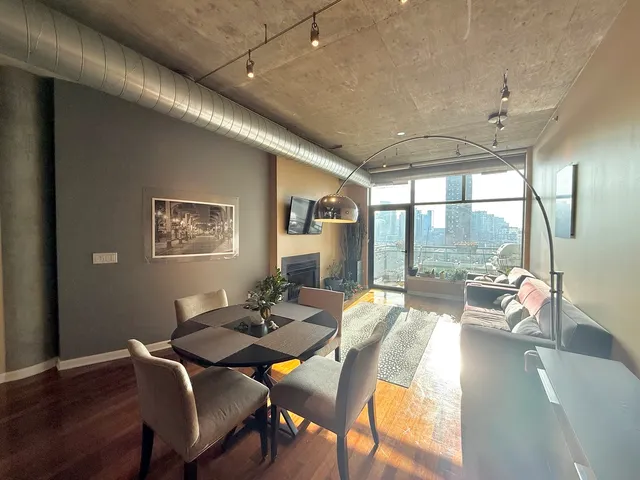$2,950 | 125 East 13th Street, Unit 909, Chicago, IL 60605