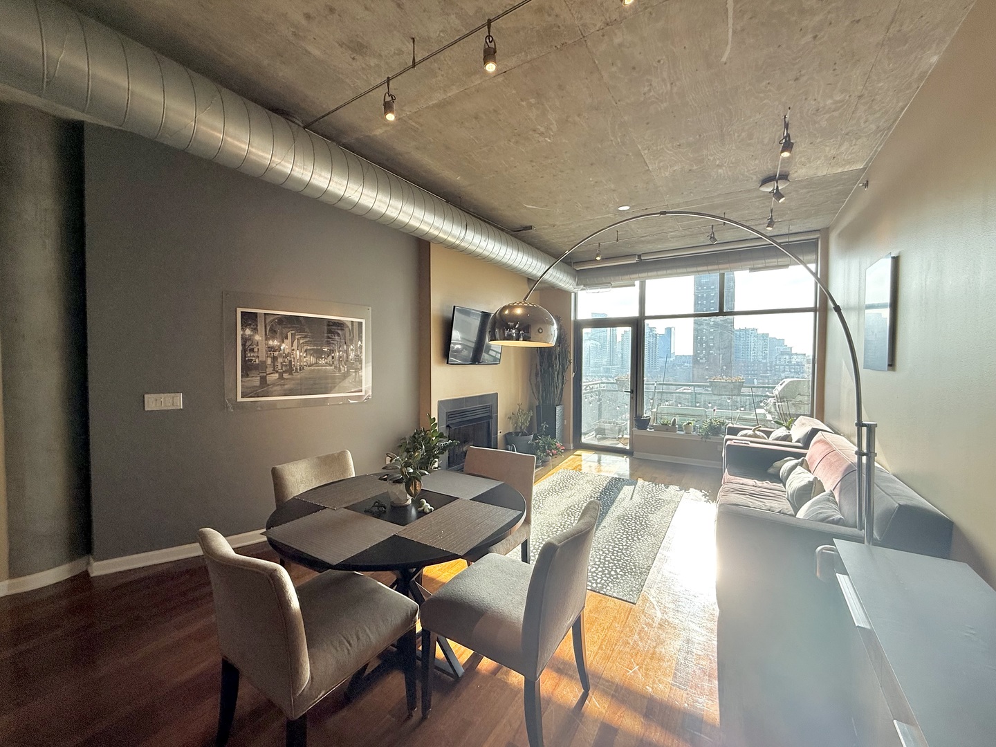 125 East 13th Street, Unit 909 Chicago, IL 60605 - Photo 7 of 28