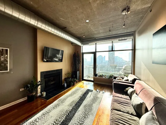 $2,950 | 125 East 13th Street, Unit 909, Chicago, IL 60605