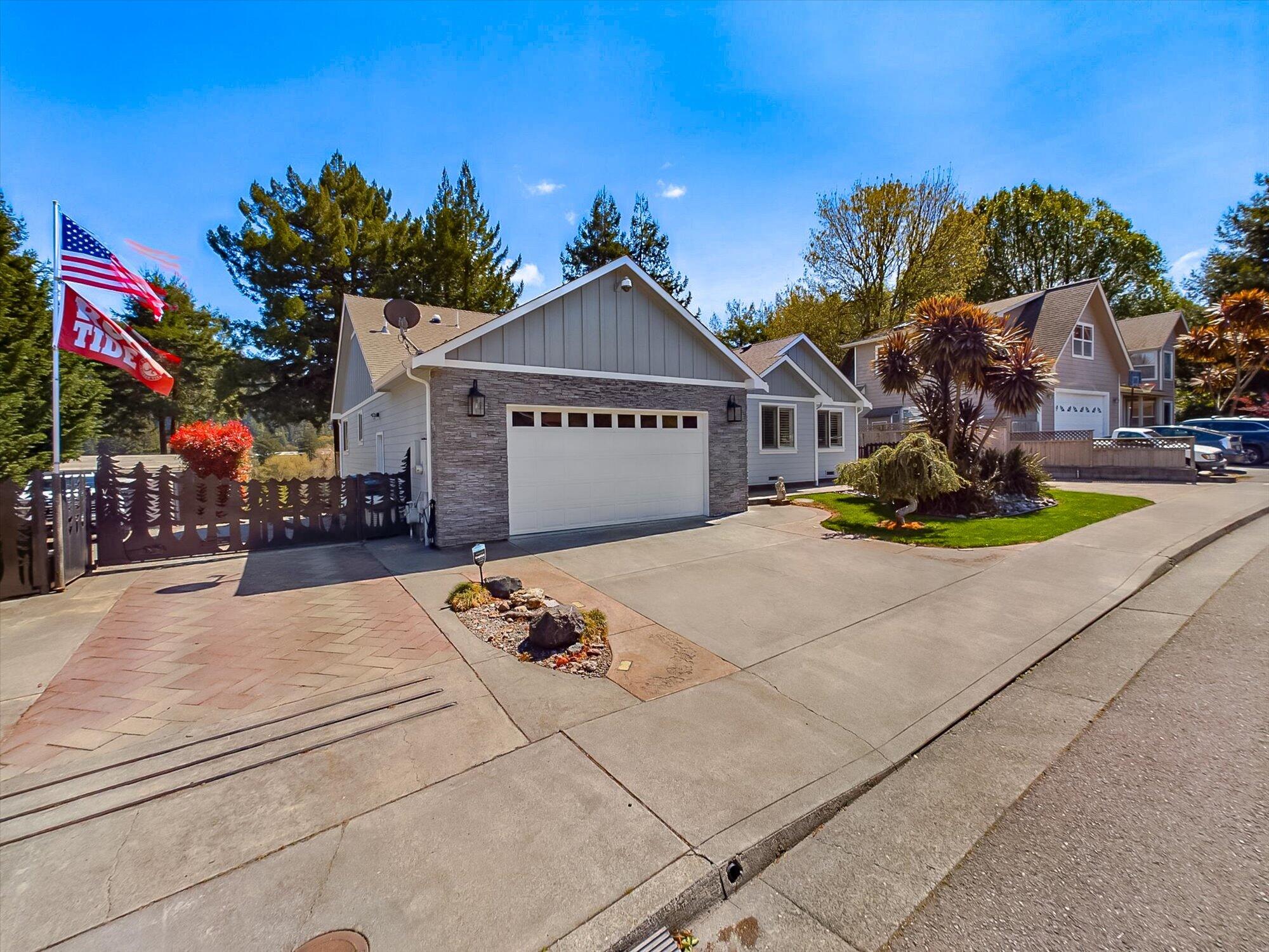178 Grayland Heights Road Rio Dell, CA 95562 - Photo 3 of 52 a front view of a house with a yard