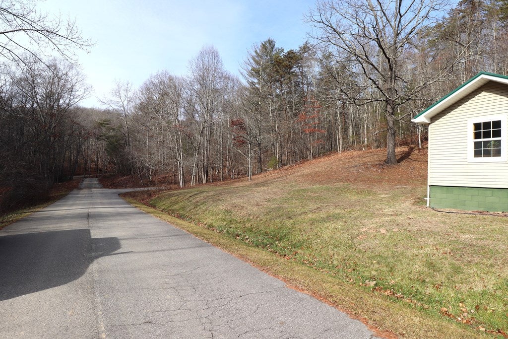 1793 Cox Hollow Road Pulaski, VA 24301 - Photo 5 of 34 Gallery Image 5