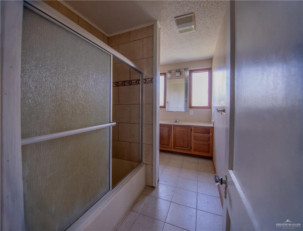 26717 Baker Potts Road Harlingen, TX 78552 - Photo 17 of 18 a bathroom with a tub and a sink