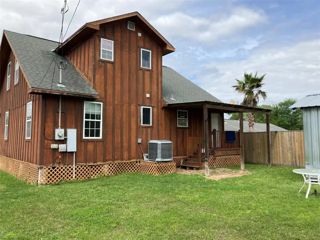 $2,000 | 633 Bradley Street, Seabrook, TX 77586