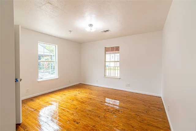 $2,000 | 633 Bradley Street, Seabrook, TX 77586