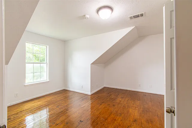 $2,000 | 633 Bradley Street, Seabrook, TX 77586