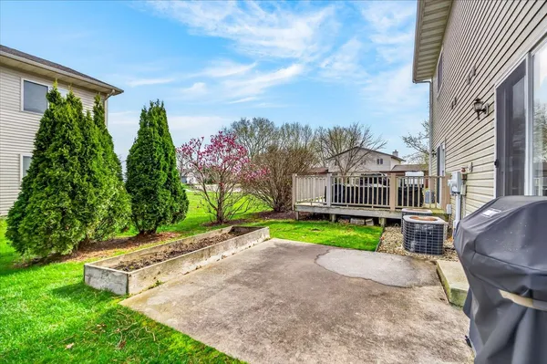 $270,000 | 455 Bowlavard Avenue, Unit 2, Belleville, WI 53508