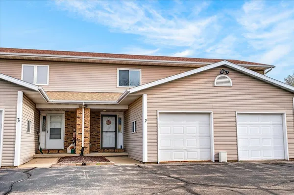 $270,000 | 455 Bowlavard Avenue, Unit 2, Belleville, WI 53508