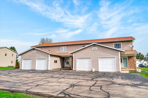 $270,000 | 455 Bowlavard Avenue, Unit 2, Belleville, WI 53508