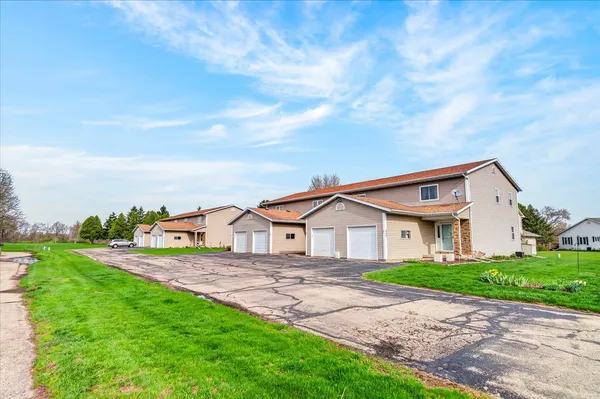 $270,000 | 455 Bowlavard Avenue, Unit 2, Belleville, WI 53508
