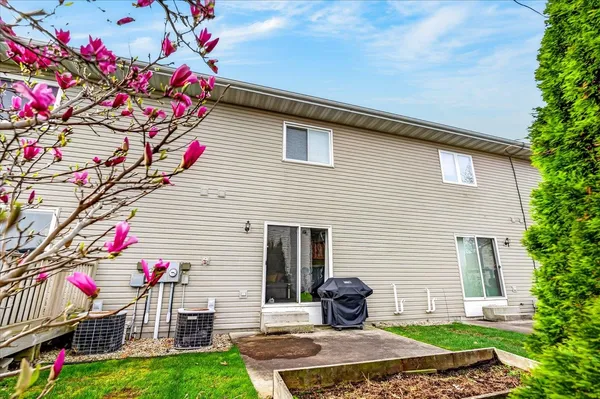 $270,000 | 455 Bowlavard Avenue, Unit 2, Belleville, WI 53508