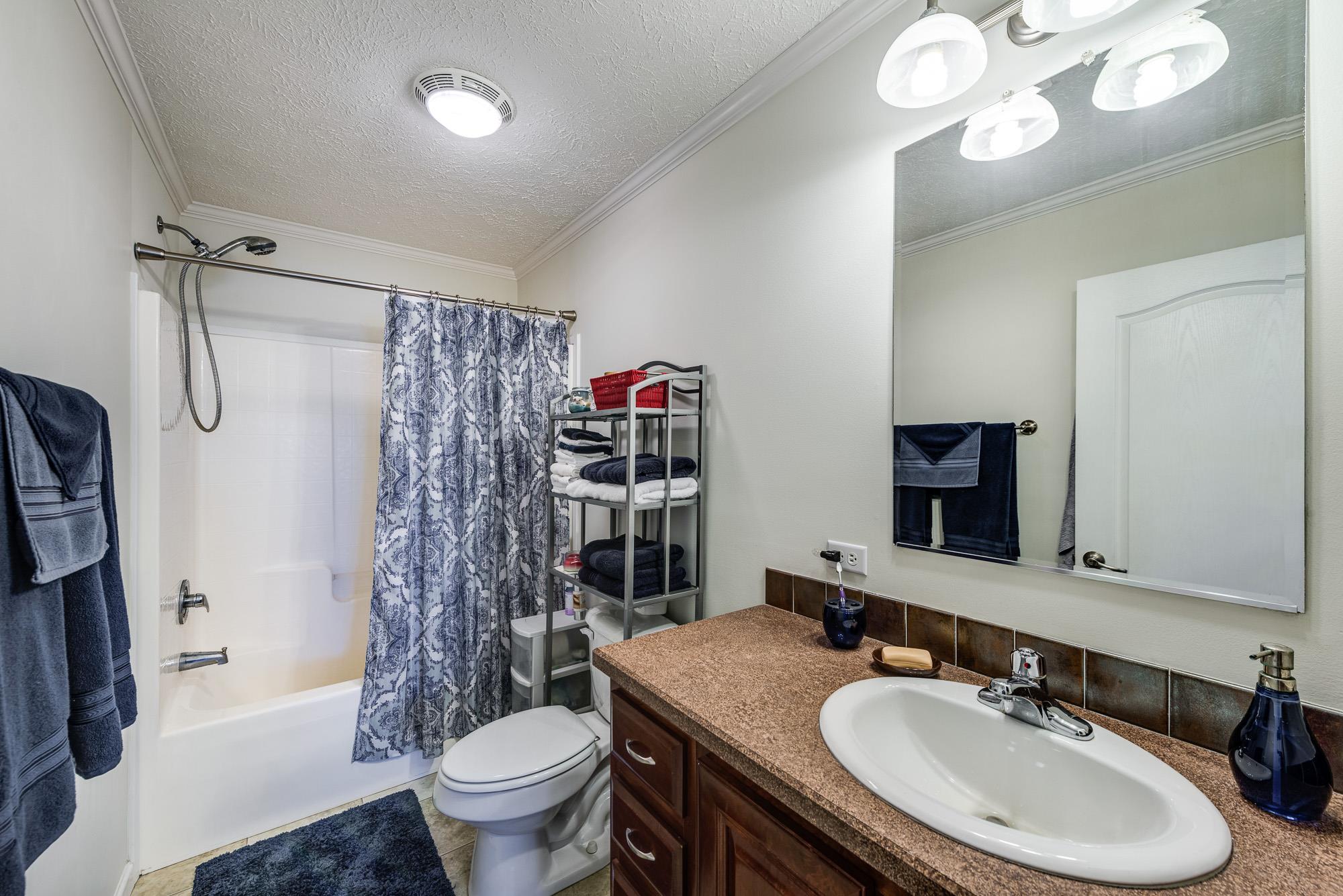 975 Horton Road Quebeck, TN 38579 - Photo 20 of 26 Main Bath with tub shower combo