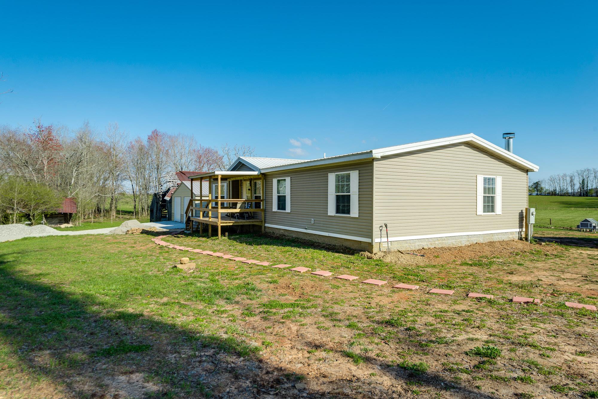975 Horton Road Quebeck, TN 38579 - Photo 5 of 26 Home from right end