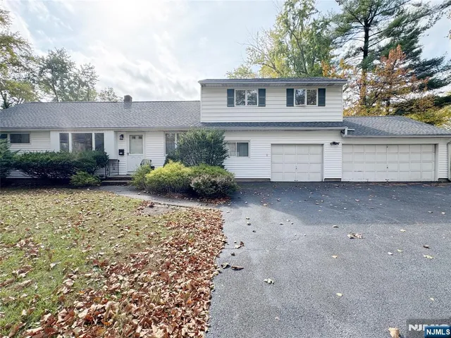 $3,950 | 772 Arbor Road, Paramus, NJ 07652