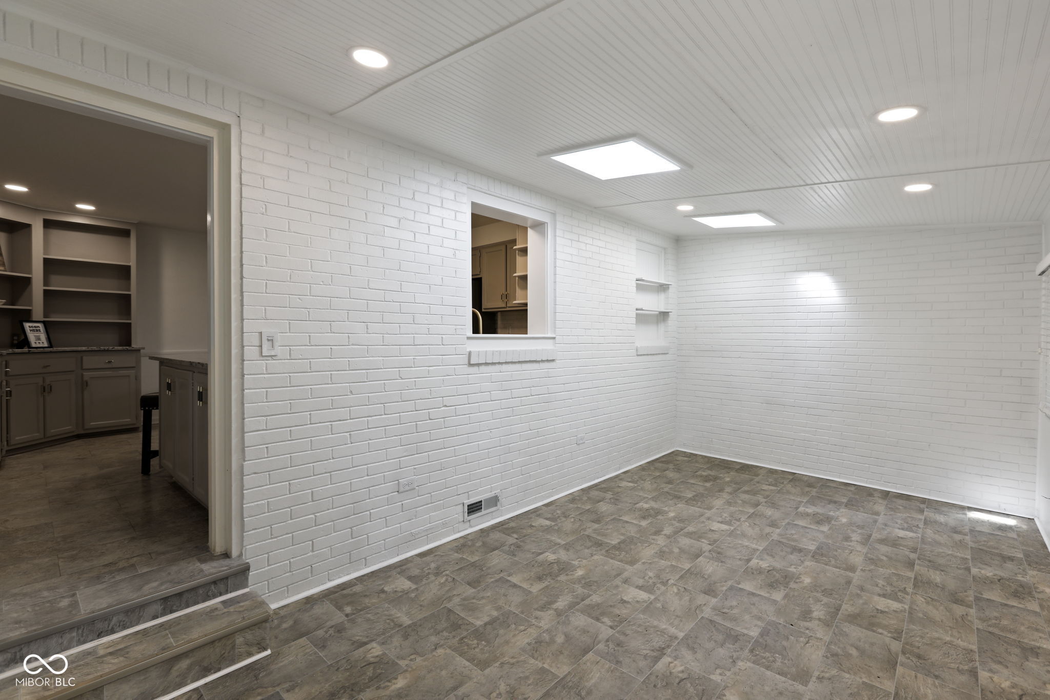 8647 North College Avenue Indianapolis, IN 46240 - Photo 16 of 36