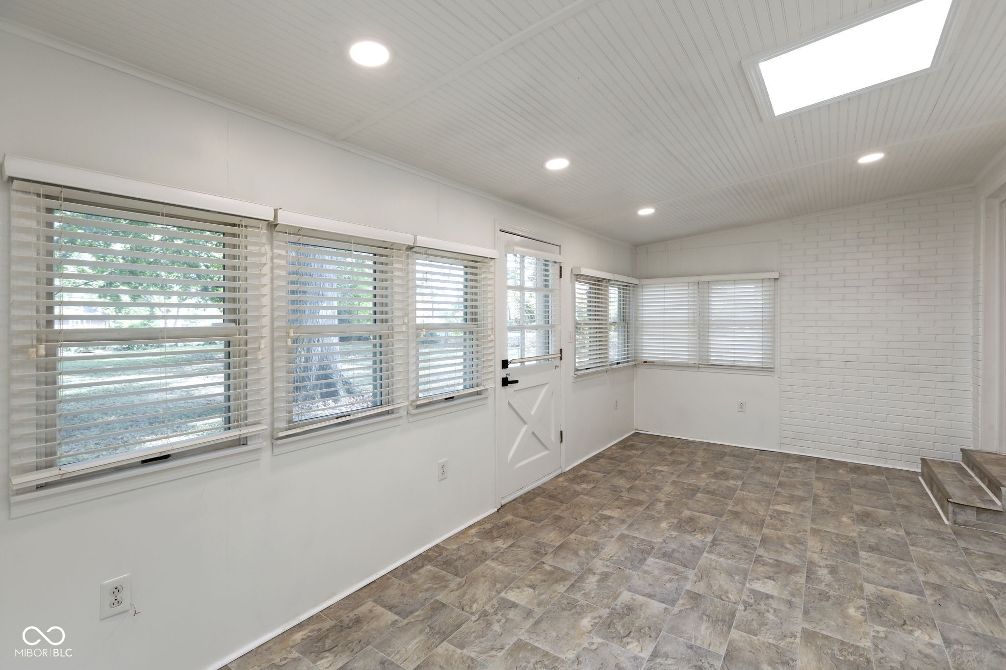 8647 North College Avenue Indianapolis, IN 46240 - Photo 17 of 36