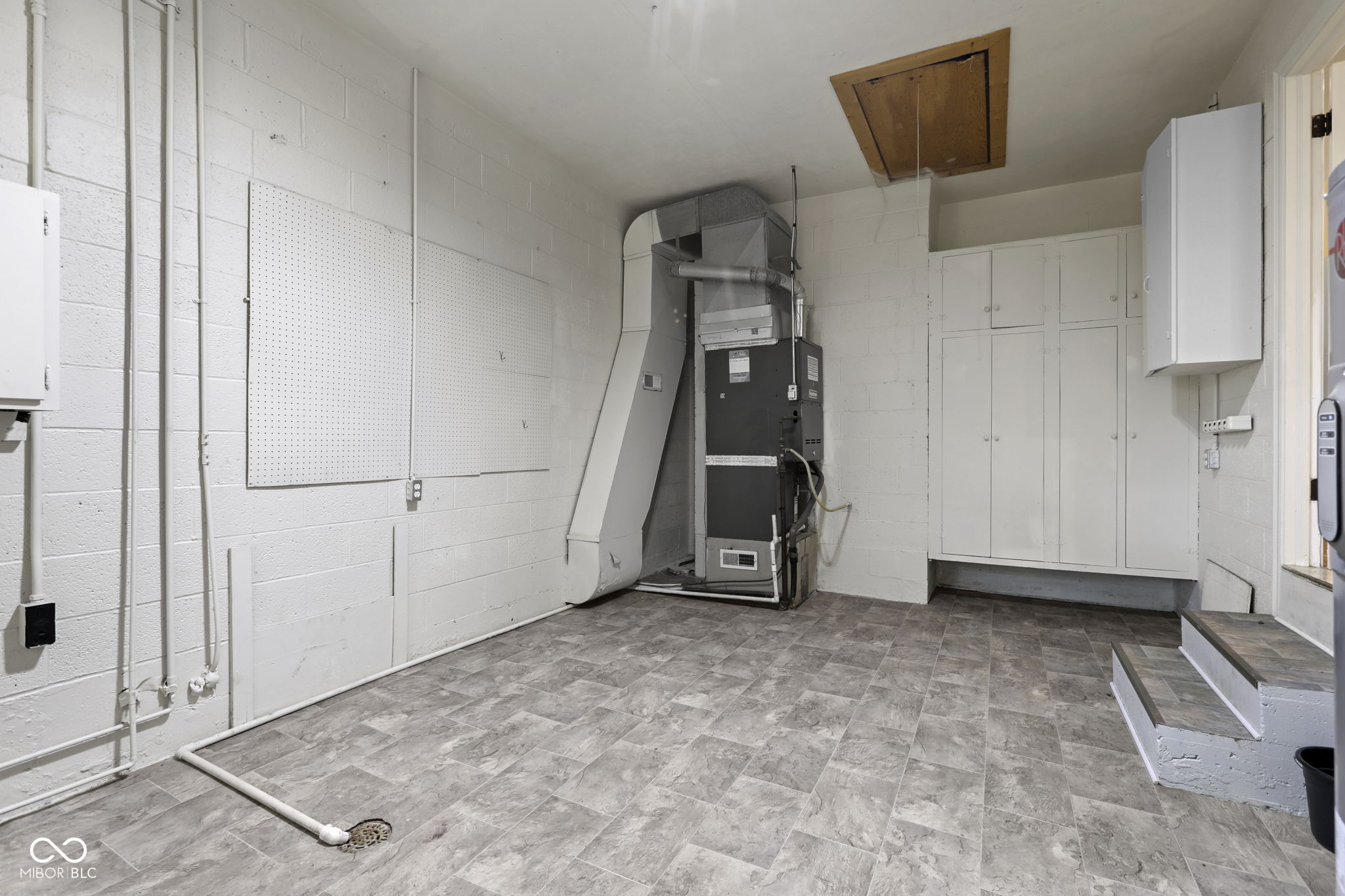 8647 North College Avenue Indianapolis, IN 46240 - Photo 32 of 36