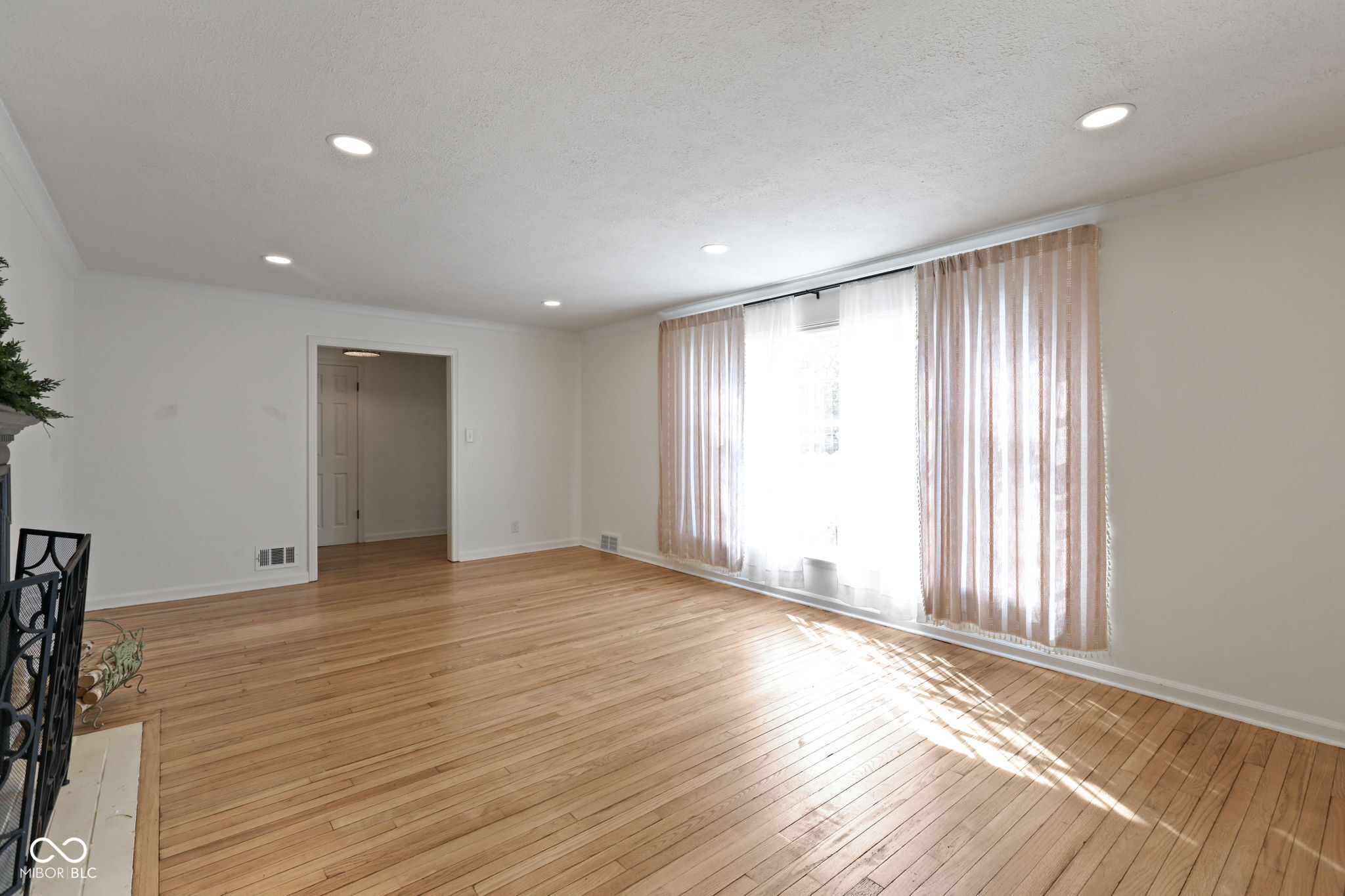 8647 North College Avenue Indianapolis, IN 46240 - Photo 6 of 36