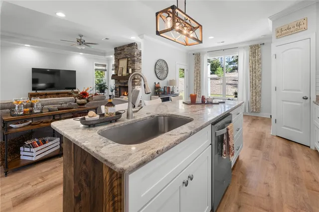 $849,900 | 171 South Oak Pointe Drive, Seneca, SC 29672