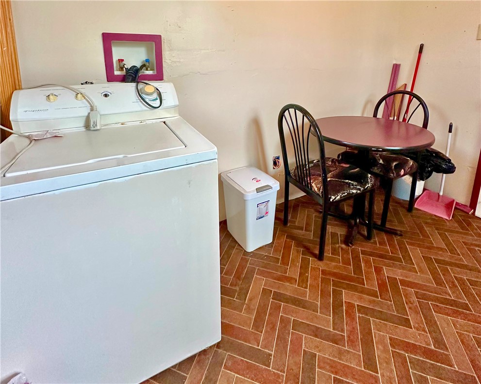 600 South Rachal Sinton, TX 78387 - Photo 12 of 17 a utility room with dryer and washer