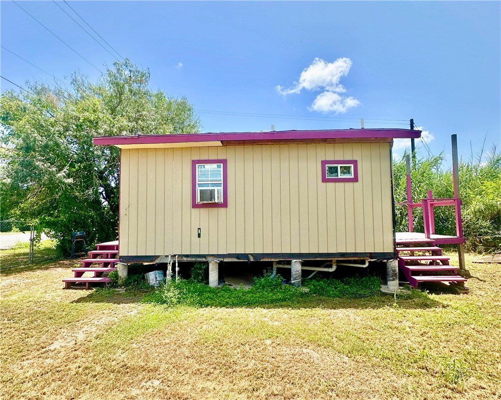 600 South Rachal Sinton, TX 78387 - Photo 5 of 17 a front view of a house with a yard
