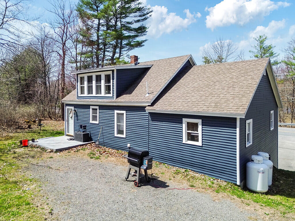 191 Skowhegan Road Norridgewock, ME 04957 - Photo 4 of 34 Outside